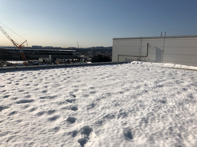 神奈川県某所 積雪の屋上での電気ショック施工